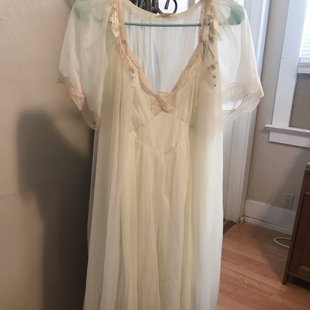 Vintage floor length lingerie nightgown & matching cover-up